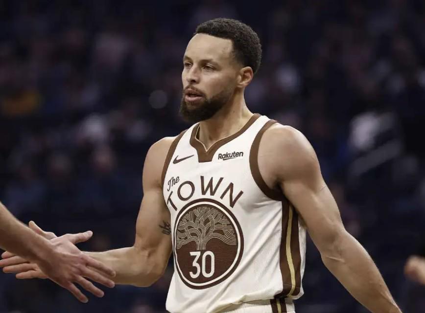 kaiyun-队记：库里将在10天后评估膝盖伤势，会至少再缺席五场比赛