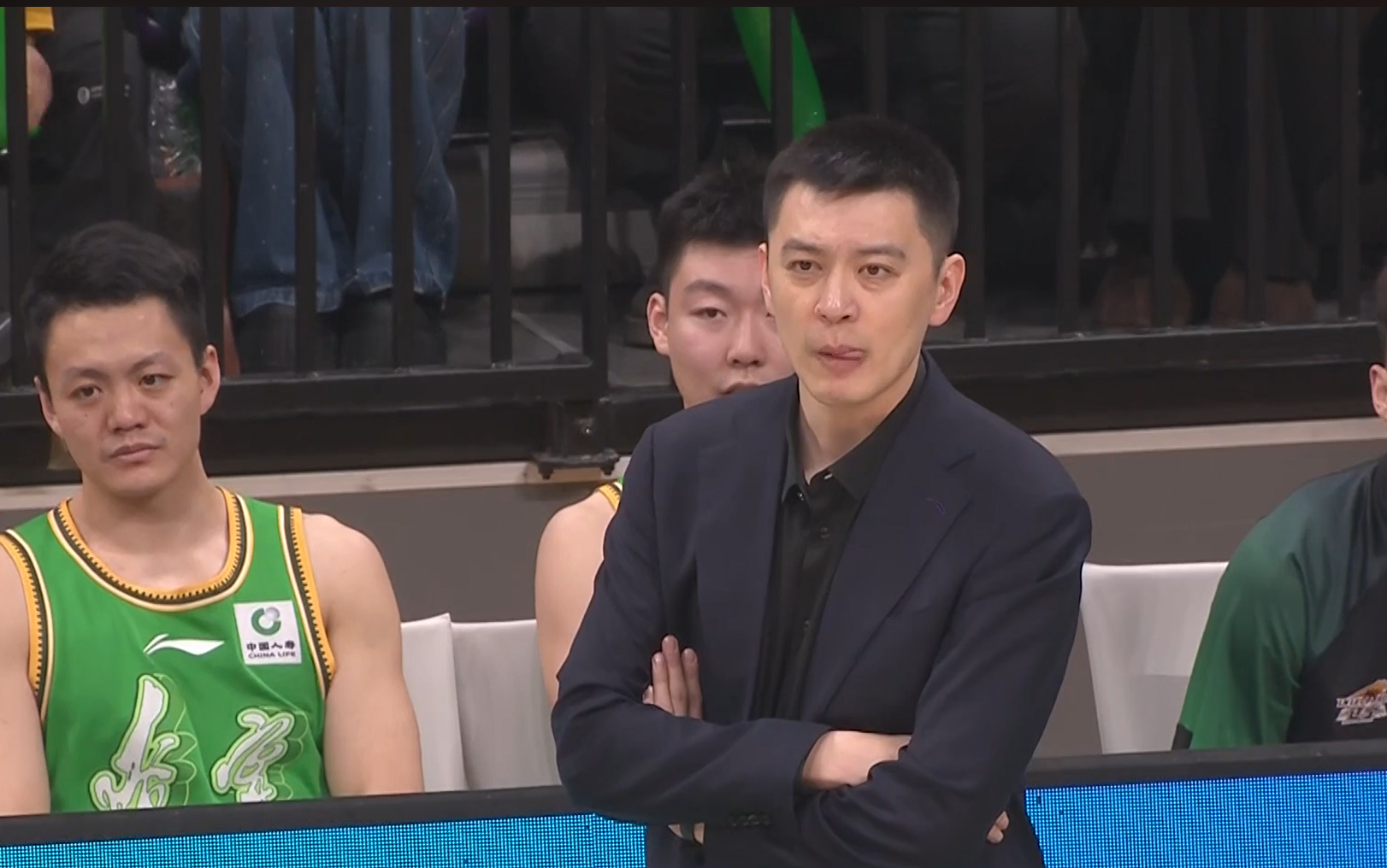 开云体育下载官网-一地鸡毛！辽宁输新疆队19分，还有3个坏消息 杨鸣很无奈